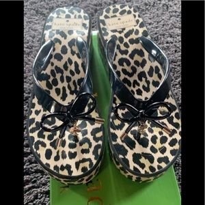 Kate Spade leopard flip flops NWT size 7